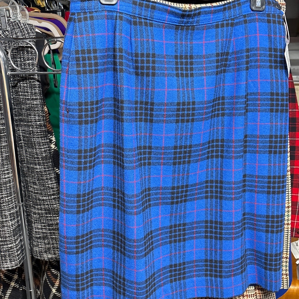 Size 10 vintage Pendleton wool skirt plaid